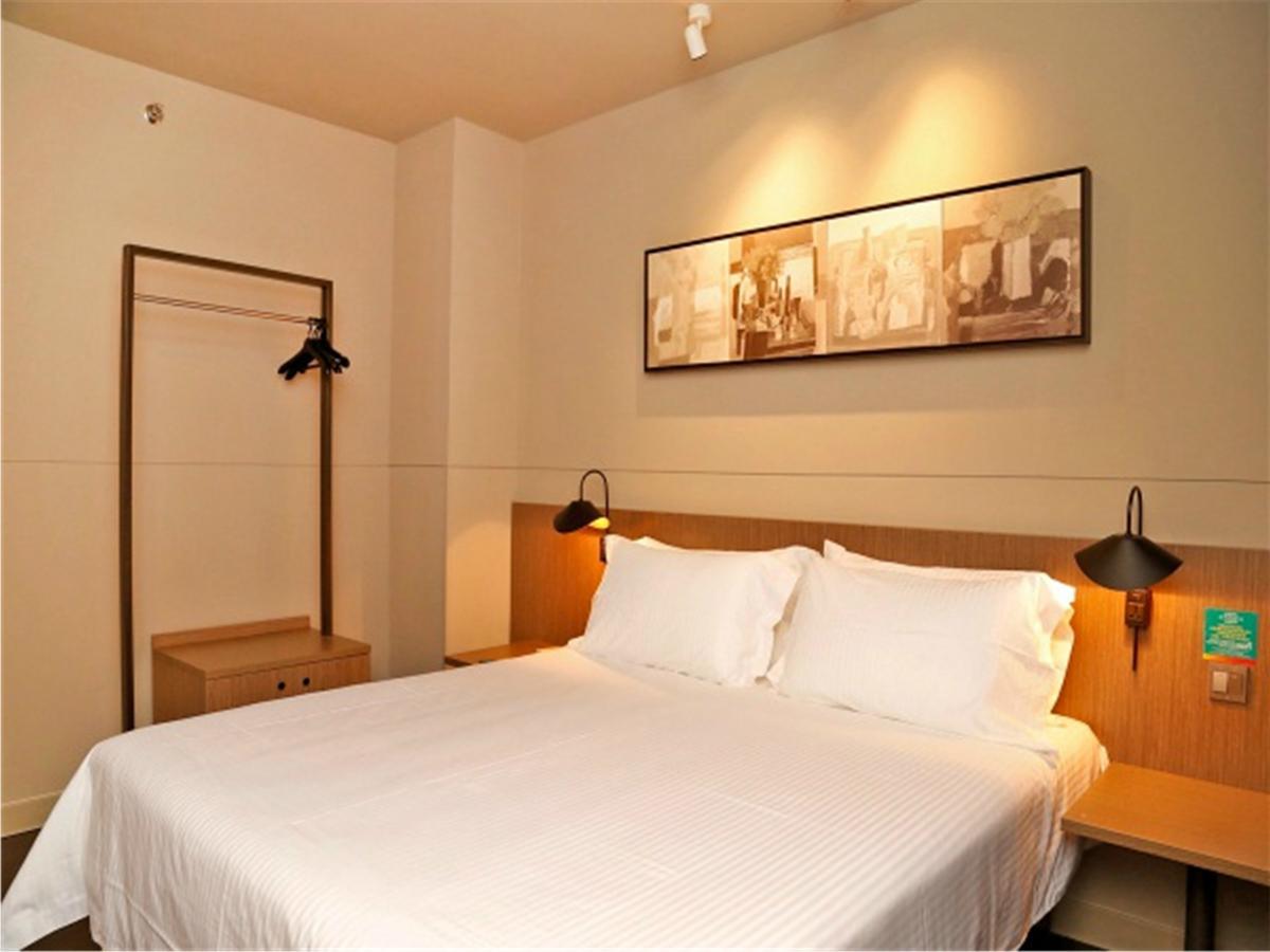 Jinjiang Inn Selected Shenzhen Huanggang Port Huangcheng Plaza Bagian luar foto